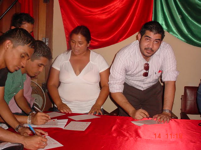 William Mejia y sus directivos de ALN llenan las fichas de reingreso al PLC